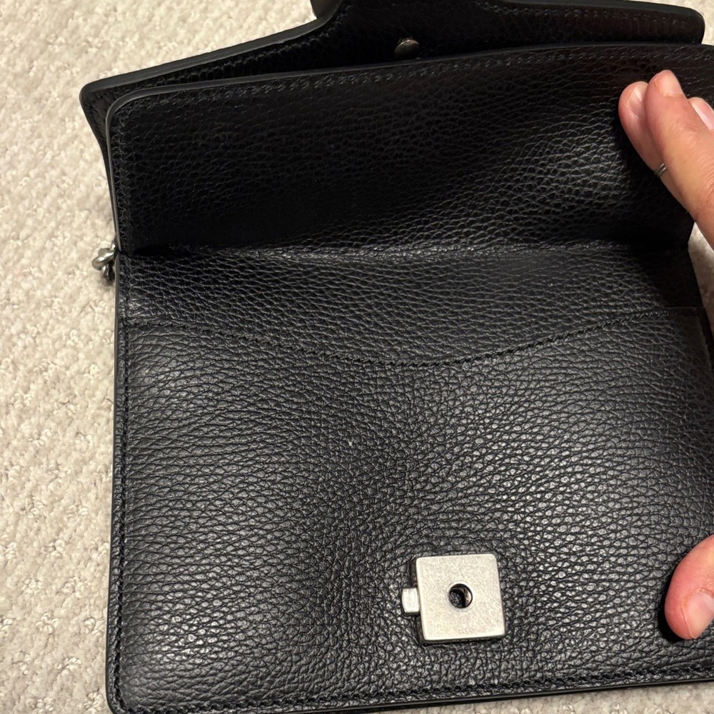 Like New Gucci Leather Chain Shoulder Bag - Picture 6 of 11